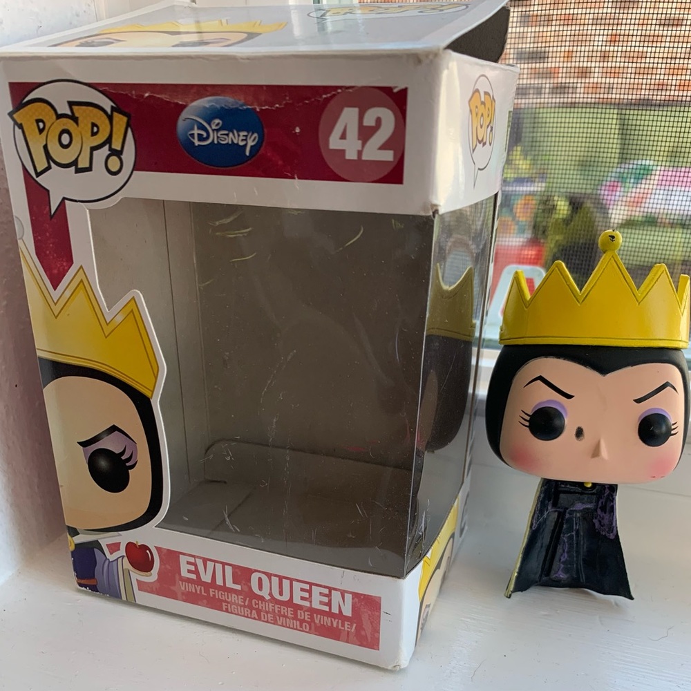 Funko pop evil queen
